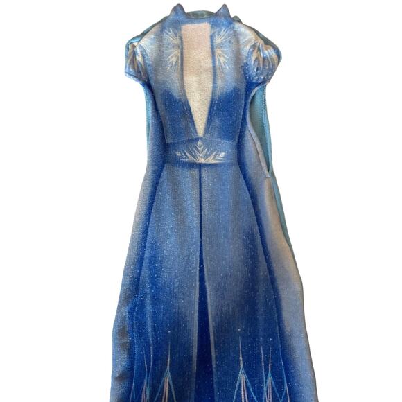 Disney “Frozen” Elsa Fleece Blankie Tails - Picture 4 of 6